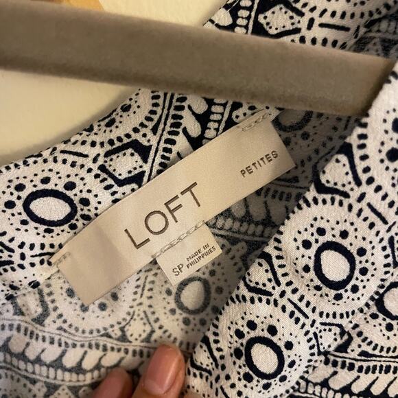 LOFT Top Women's Small Petite Medallion Sleeveless Peplum Blouse V Neck White - Picture 3 of 6